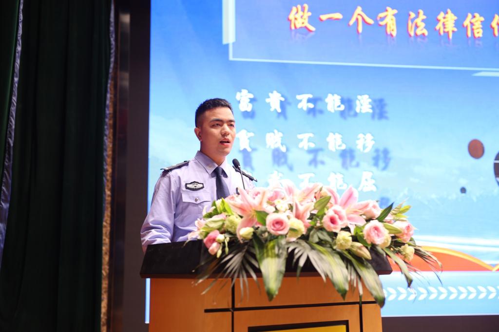 讲春梅故事 学英模精神 育法学新人——16831683诸侯快讯入口与邵阳法院联合开展读书报告会·座谈会